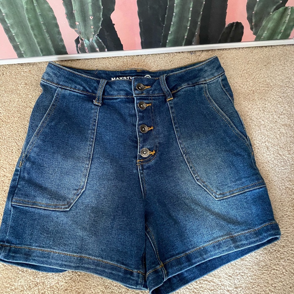 NWOT High rise Maxstudio shorts